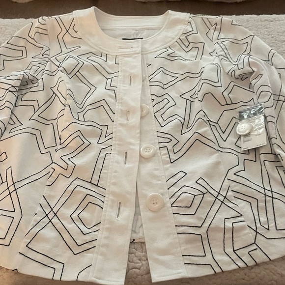 Women's White & Black Geometric Print (Size Medium) 3/4 Length Sleeve Jacket - Picture 6 of 10